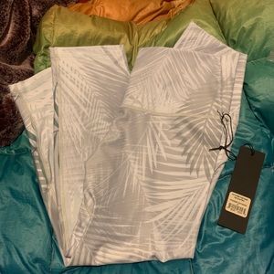 NWT WHITE Peloton Palm Capri
